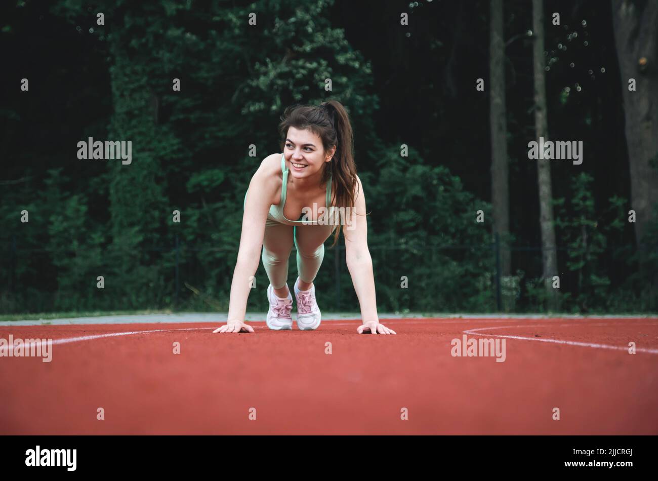 Woman marathon starting line hi-res stock photography and images - Alamy