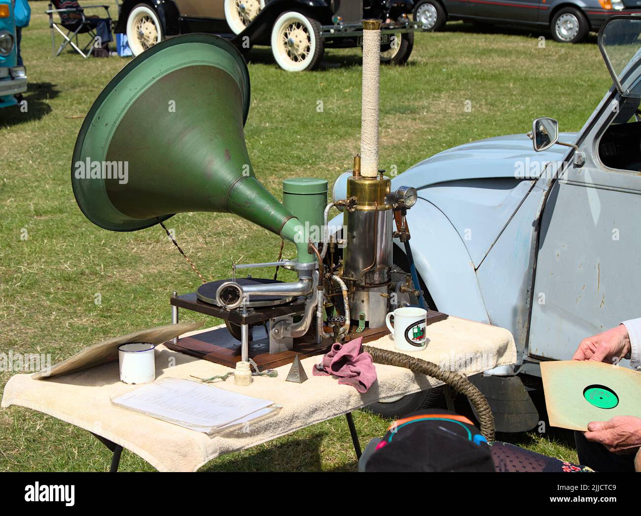 Ancient Old Steam Powered Vinyl Record Player Phonograph With Speaker Horn, Christchurch uk Stock Photo