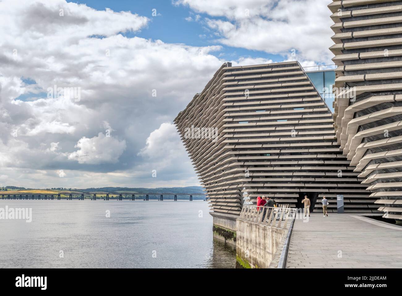 V&A Dundee by Kengo Kuma beside the River Tay. Stock Photo