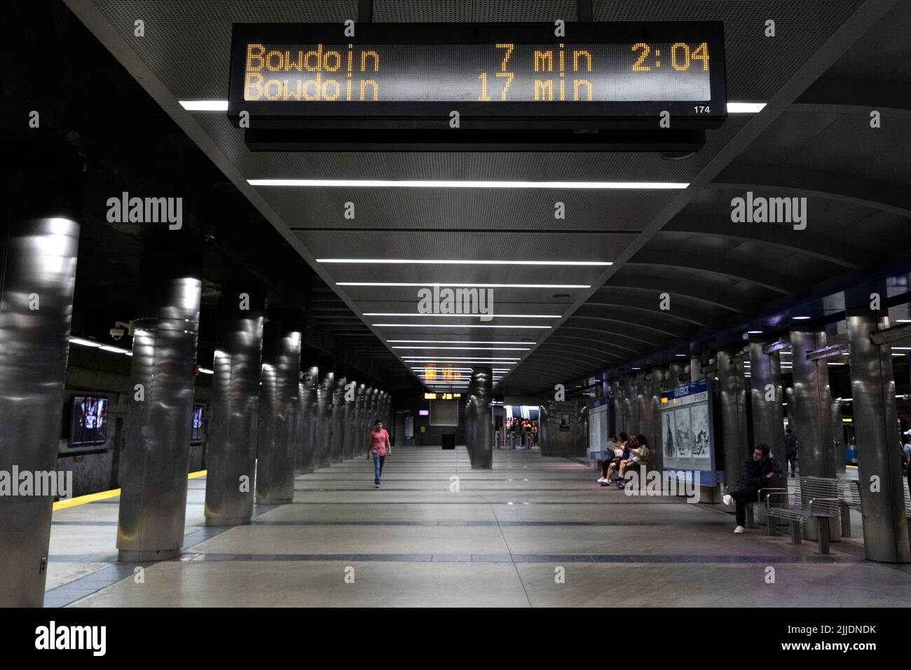 Blue Line Subway Maverick Station platform Stock Photo