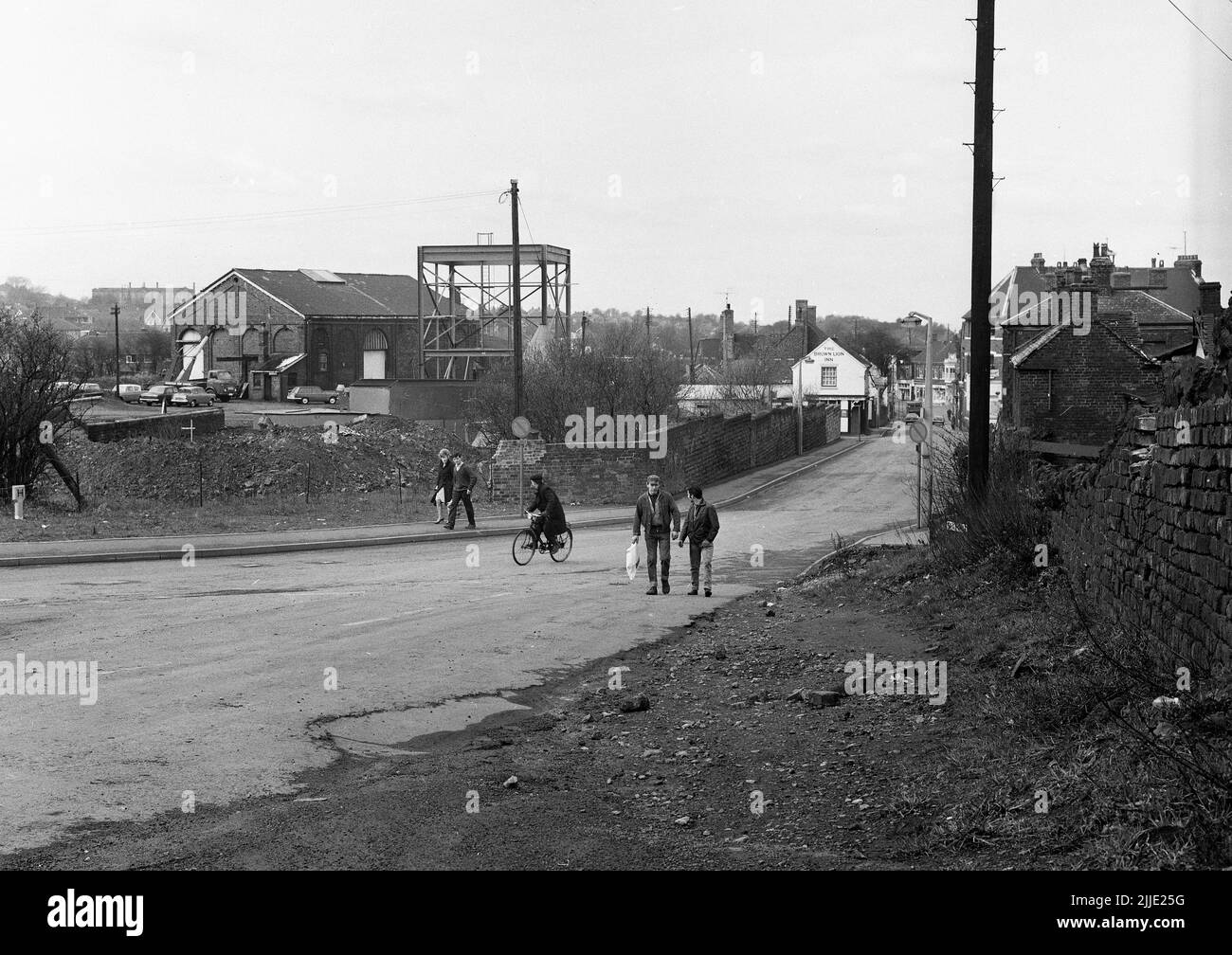 Britain desolate street scene 1960s workers walking home after a hard day's work. Stock Photo