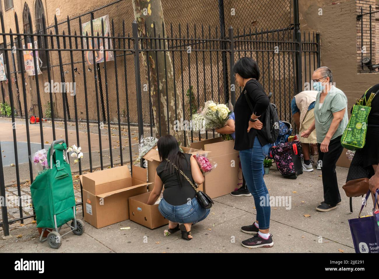 Clients at the Manor Community Church in Chelsea in New York which is distributing food from their food pantry on Sunday, July 17, 2022.  (© Richard B. Levine) Stock Photo