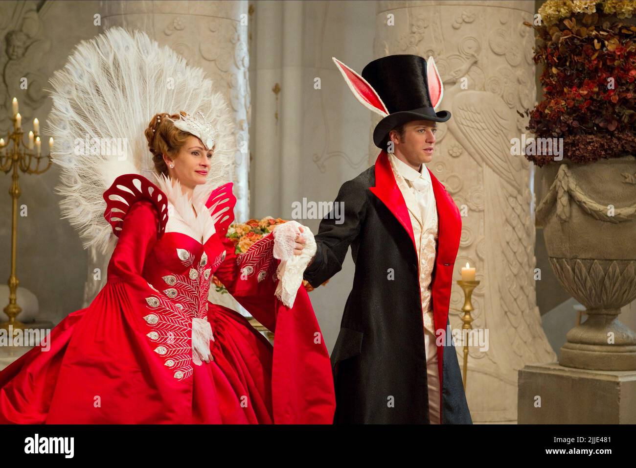 JULIA ROBERTS, ARMIE HAMMER, MIRROR MIRROR, 2012 Stock Photo Alamy