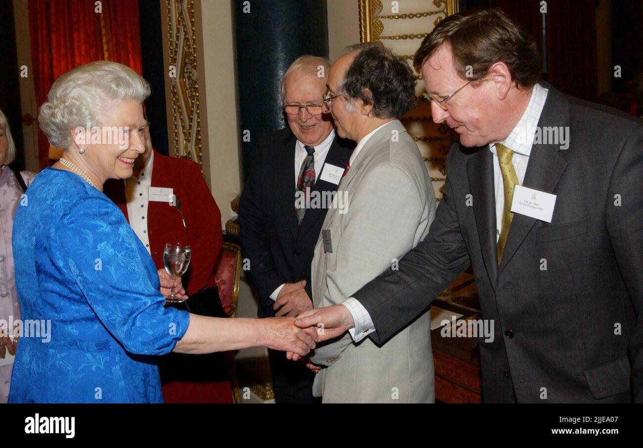 File photo dated 13/10/2003 of Queen Elizabeth II greets Ulster Unionist Leader, David Trimble, at Buckingham Palace, London, during a special reception paying tribute to the contribution of more than 400 pioneers in British life. The former Northern Ireland first minister has died, the Ulster Unionist Party has announced. Issue date: Monday July 25, 2022. Stock Photo