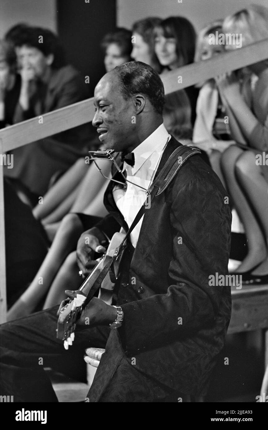 JIMMY REED (1925-1976) American Blues musician in November 1964. Photo: Tony Gale Stock Photo