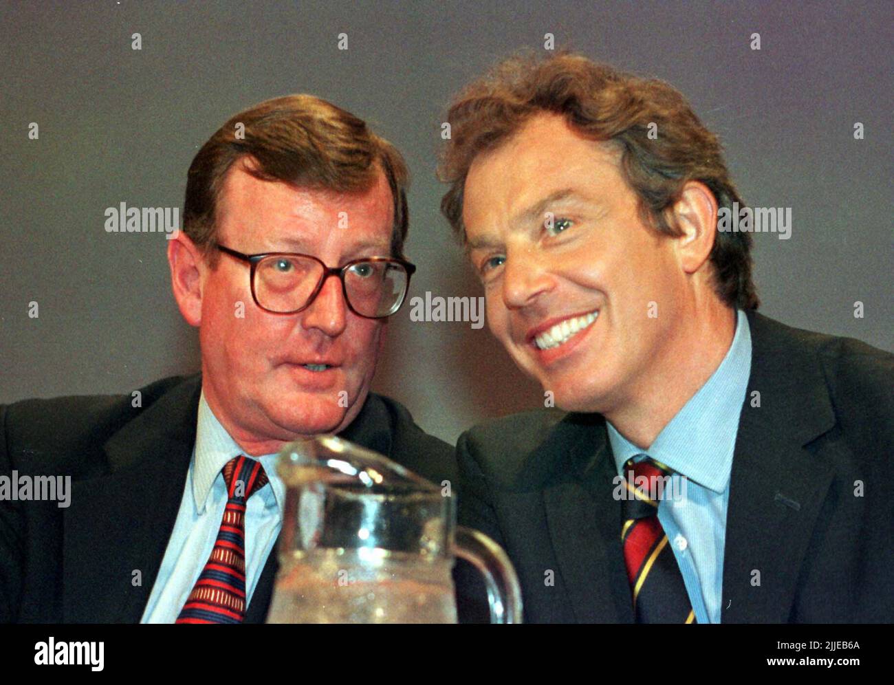 File photo dated 30/9/1998 of British Prime Minister Tony Blair (right), and Northern Ireland First Minister David Trimble on the platform during the Labour Party Conference at Blackpool. The former Northern Ireland first minister has died, the Ulster Unionist Party has announced. Issue date: Monday July 25, 2022. Stock Photo