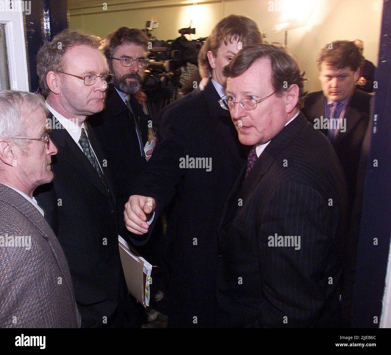 File photo dated 8/3/2001 of Ulster Unionist Leader David Trimble (right) is ushered past Sinn Fein Leader Gerry Adams (3rd left) and Martin McGuinness (2nd left), after talks broke up at Hillsborough Castle. The former Northern Ireland first minister has died, the Ulster Unionist Party has announced. Issue date: Monday July 25, 2022. Stock Photo