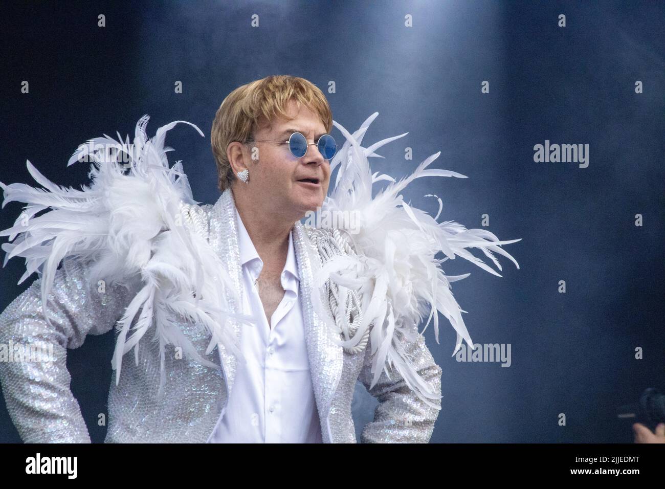 Ultimate Elton, Elton John’s Favourite Tribute Act, performs at Carfest North Stock Photo