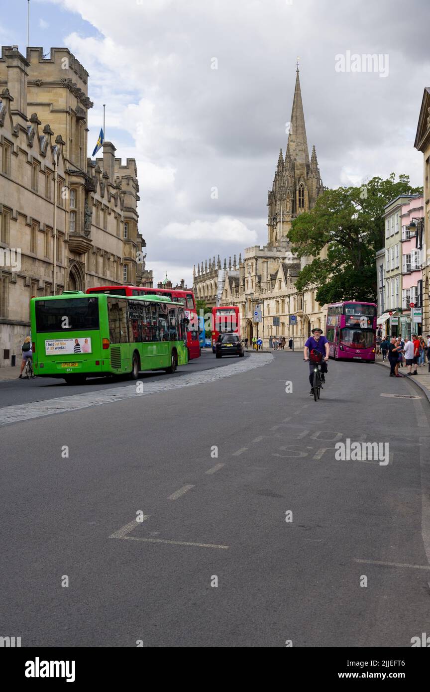 View down High Street tourists and buildings, with University Church of St Mary the Virgin in background, Oxford Oxfordshire, UK Stock Photo
