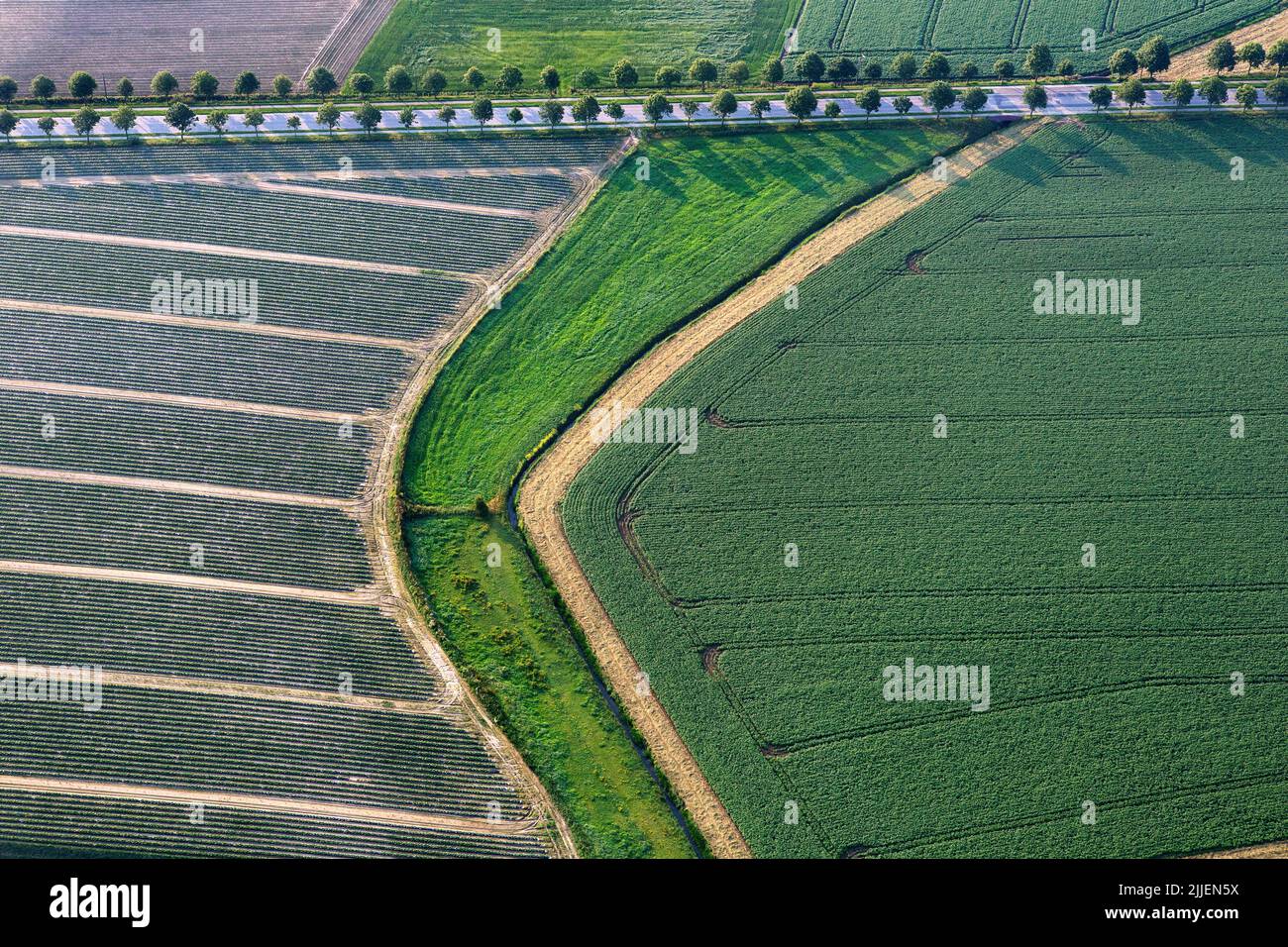 Horizontal landscape format road hi-res stock photography and images ...