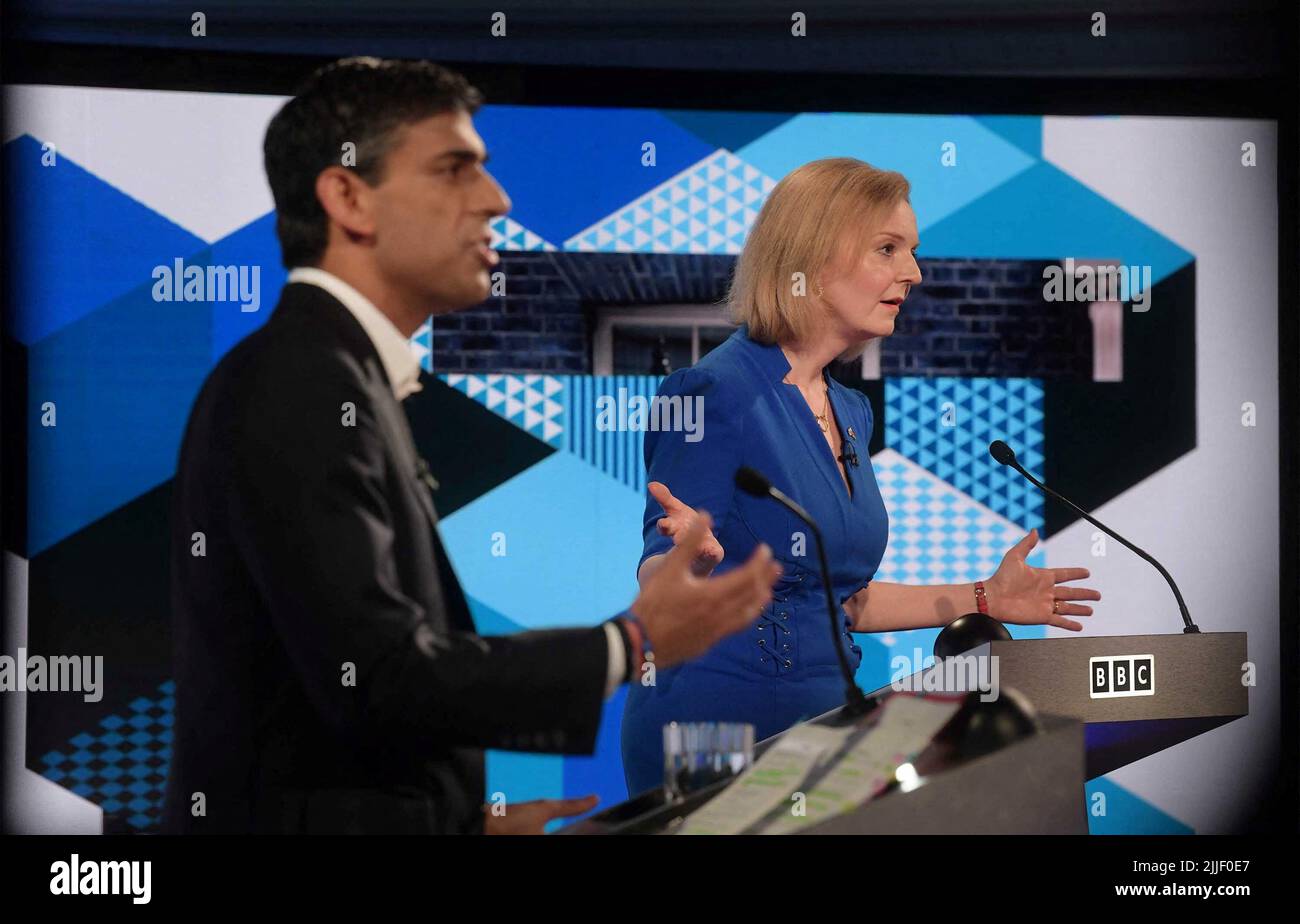 (220726) -- STOKE-ON-TRENT, July 26, 2022 (Xinhua) -- Former British Chancellor of the Exchequer Rishi Sunak (L) and Foreign Secretary Liz Truss take part in a debate organized by the BBC in Hanley, Stoke-on-Trent, Britain, July 25, 2022. Sunak and Truss have emerged as the final two candidates for the leadership race of the ruling Conservative party. (Jeff Overs/BBC/Handout via Xinhua) (For editorial use only)(NOTE TO EDITORS: Not for use more than 21 days after issue. You may use this picture without charge only for the purpose of publicising or reporting on current BBC programming, personne Stock Photo