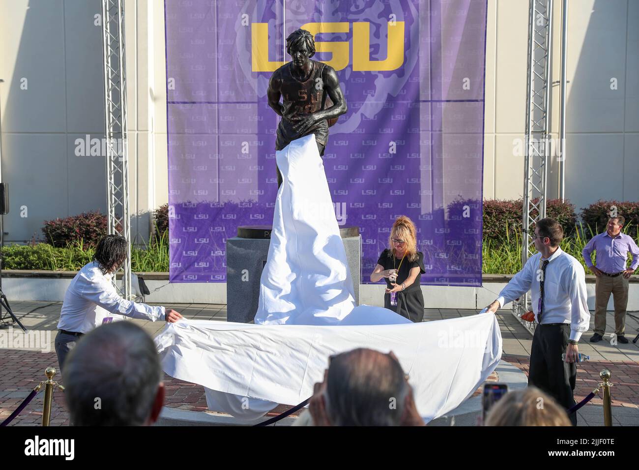Baton Rouge, LA, USA. 25th July, 2022. Jackie Maravich with her son's