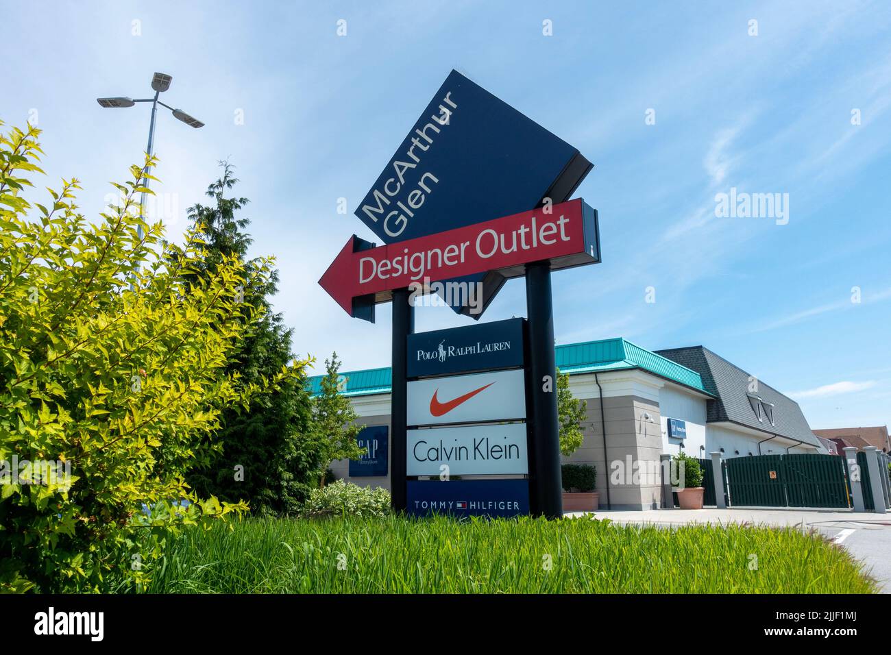 Mcarthur glen designer outlet richmond hi-res stock photography and images  - Alamy