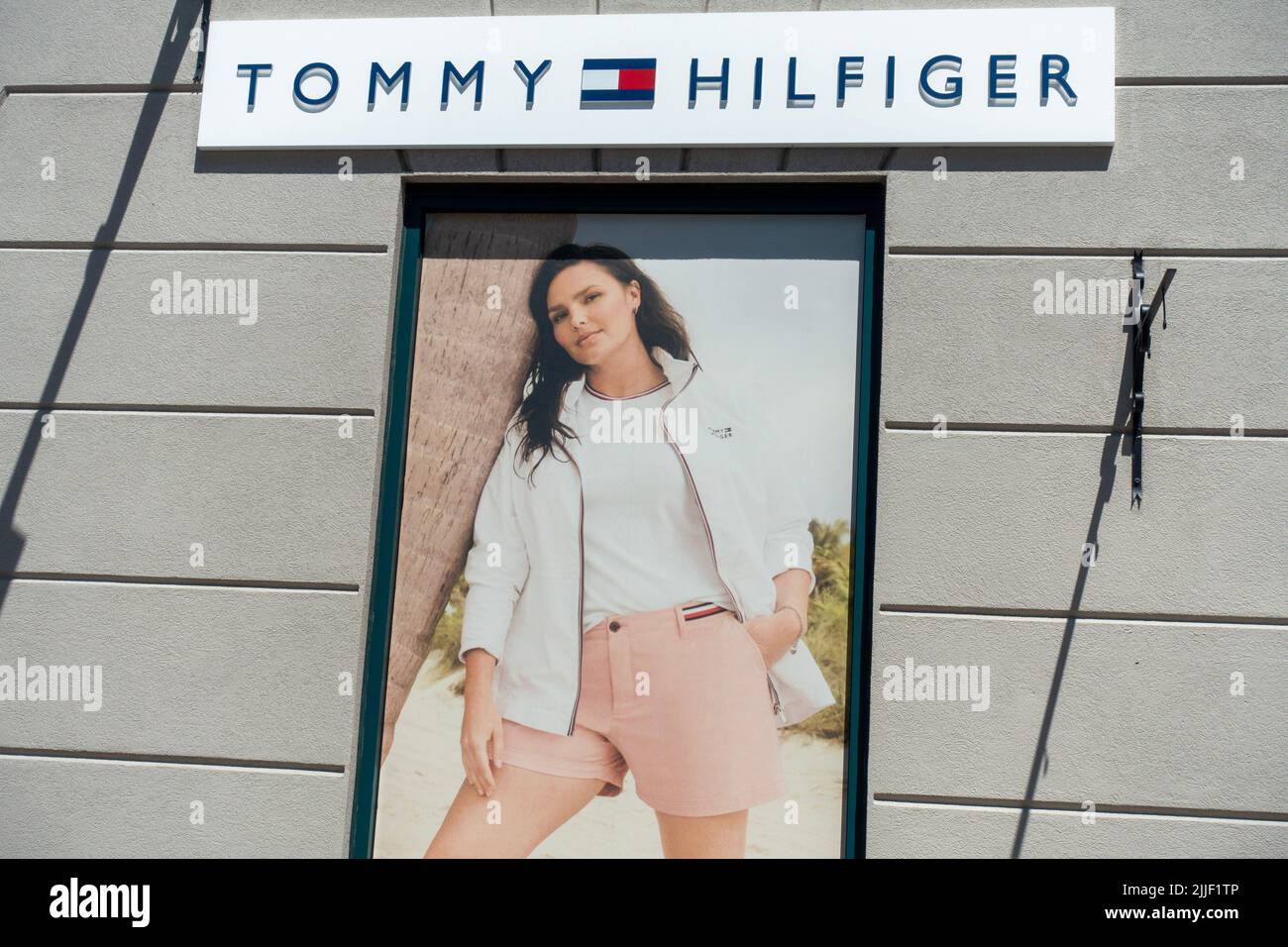 Tommy Hilfiger Store in McArthur Glen Designer Outlet Stock Photo - Alamy