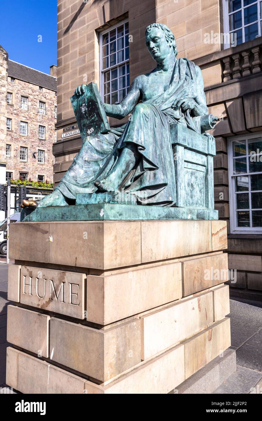 Statue of philosopher David Hume on the Royal Mile in Edinburgh Scotland, sculptured in 1995 by Alexander Stoddart,Scotland,UK Stock Photo