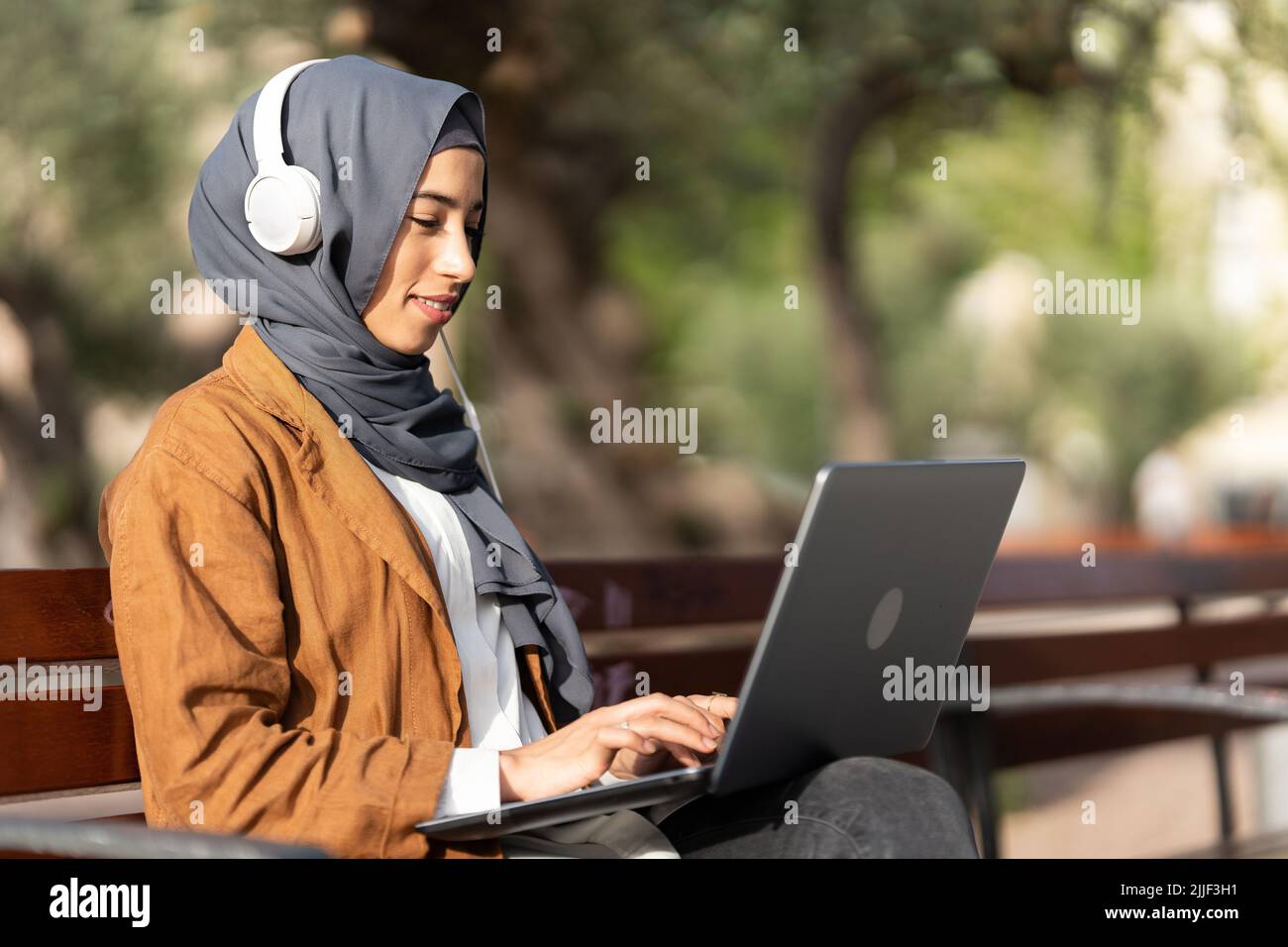 Muslim woman student in hijab hi-res stock photography and images - Alamy