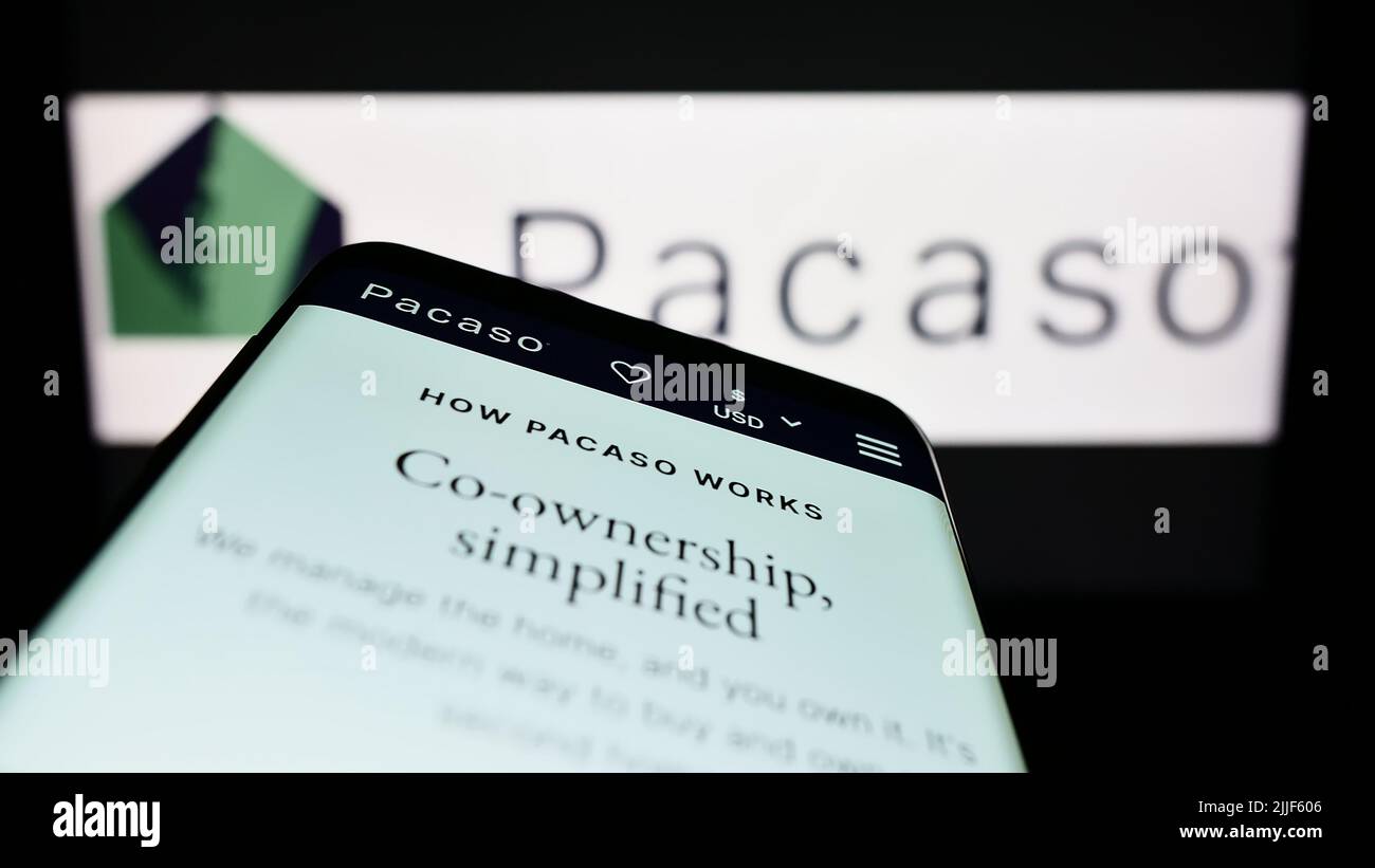 Mobile phone with website of US real estate company Pacaso on screen in