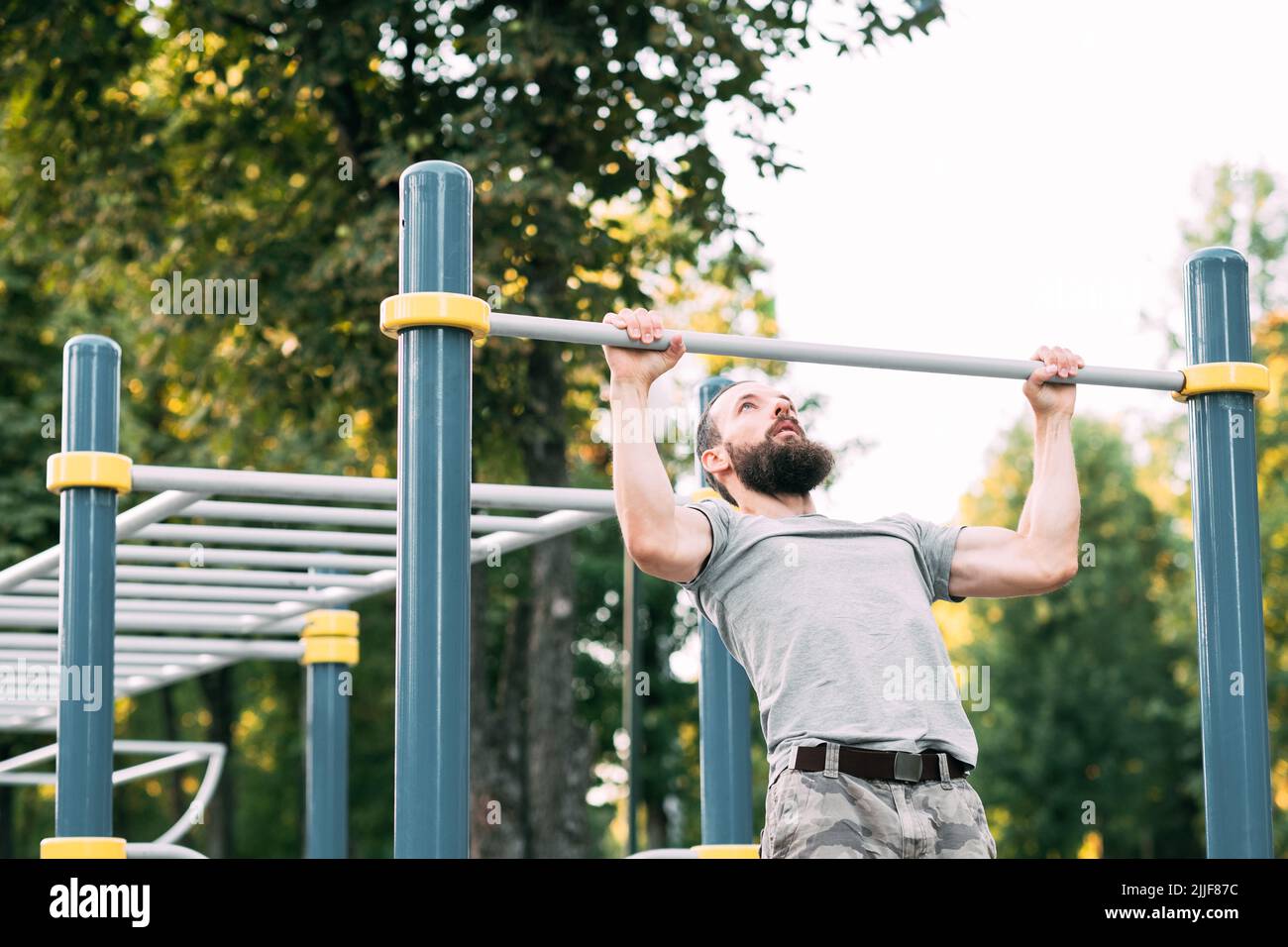 sport fitness training man pull ups chest muscles Stock Photo Alamy