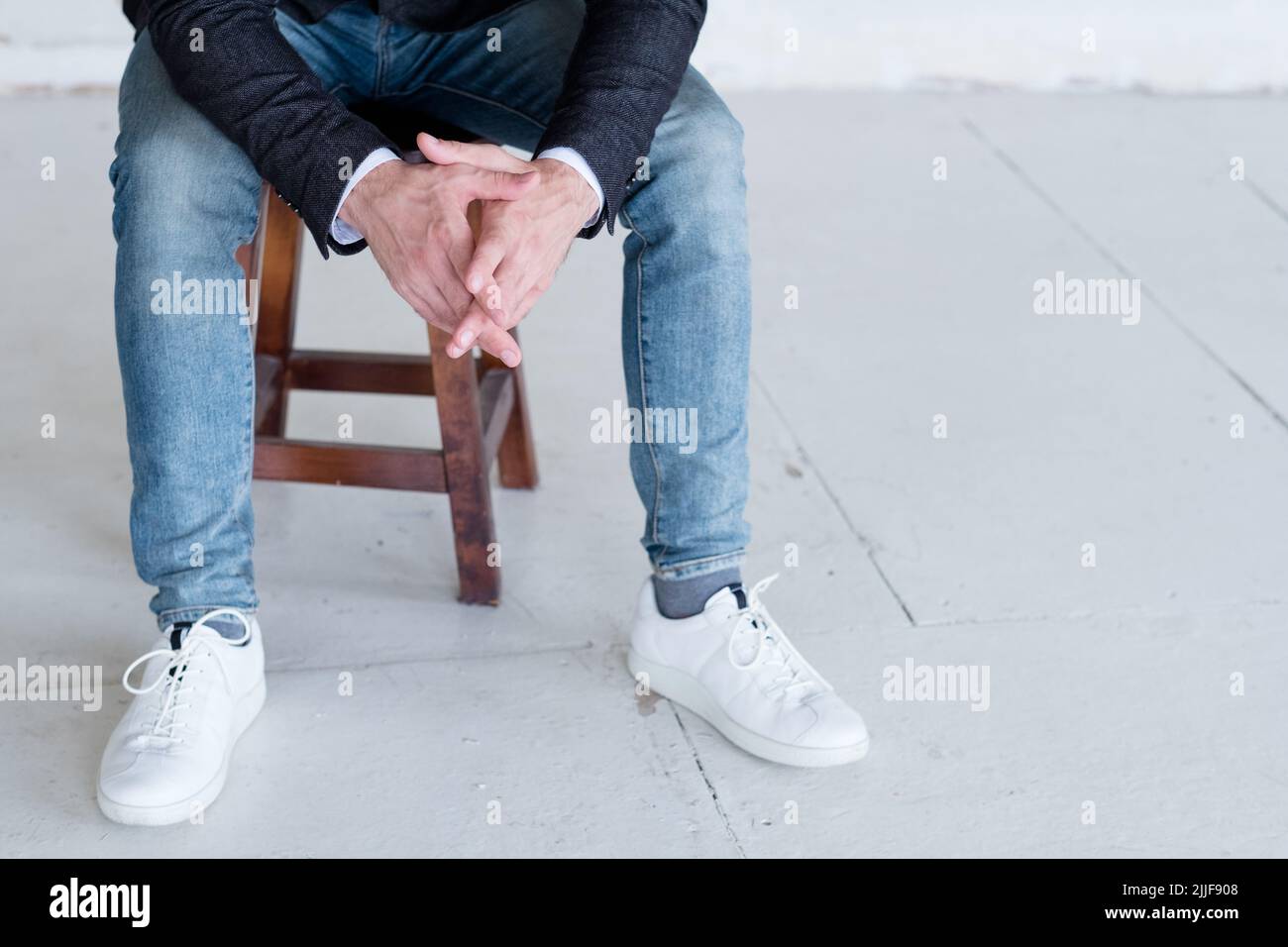 business trainer sit smart casual dress code jeans Stock Photo