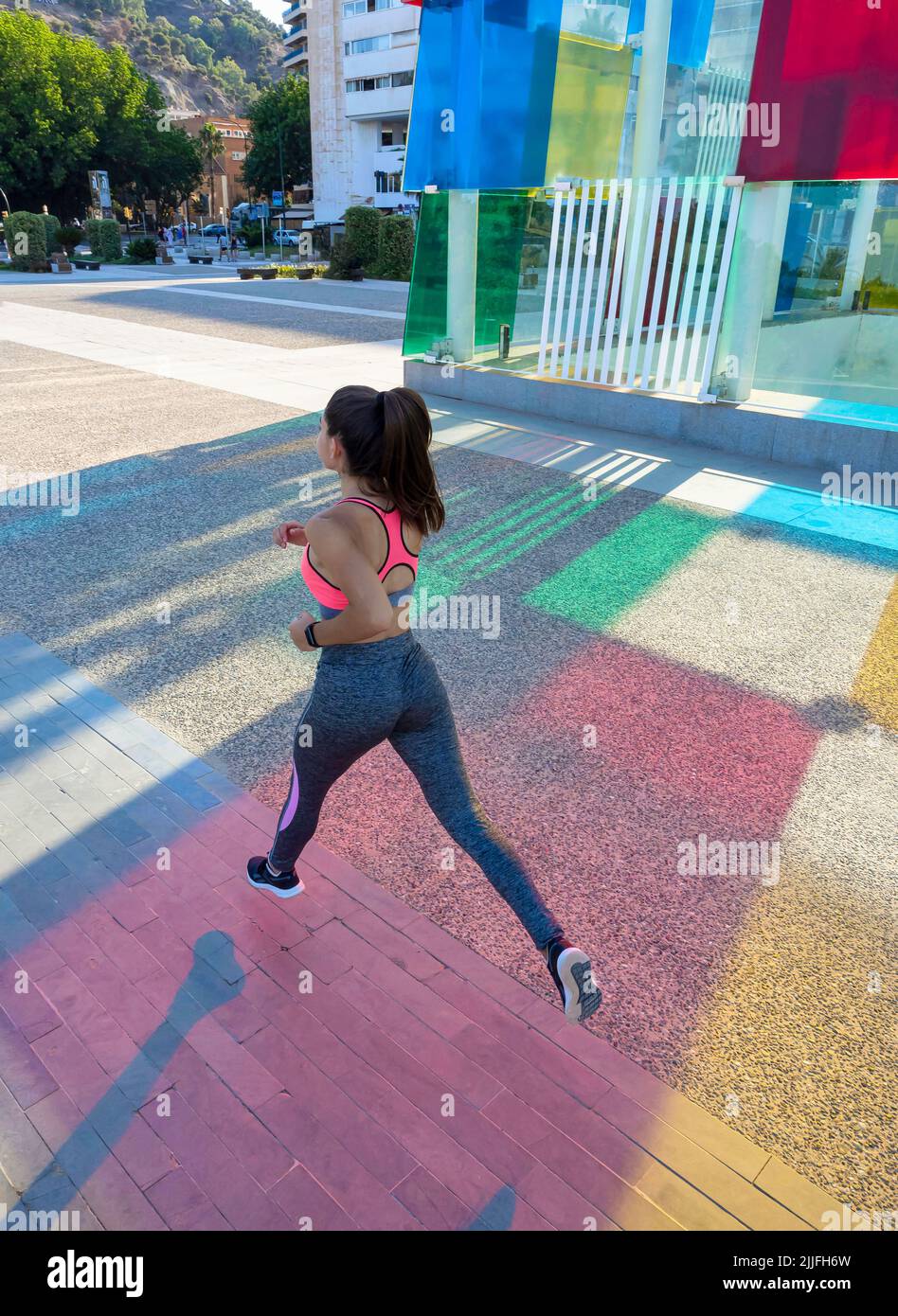 Side profile girl running in hi-res stock photography and images - Alamy