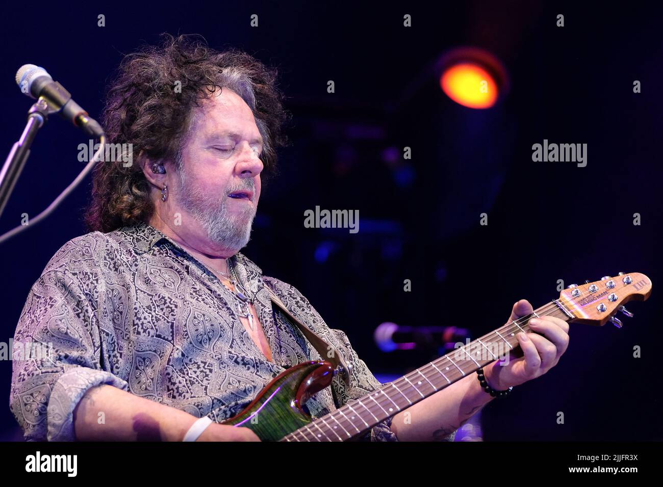 Verona, Italy, 25/07/2022, Steve Lukather during the Music Concert TOTO  -Dogz of Oz Tour on July 25, 2022 at the Arena di Verona in Verona, Italy  (Photo by Roberto Tommasini/LiveMedia/Sipa USA Stock