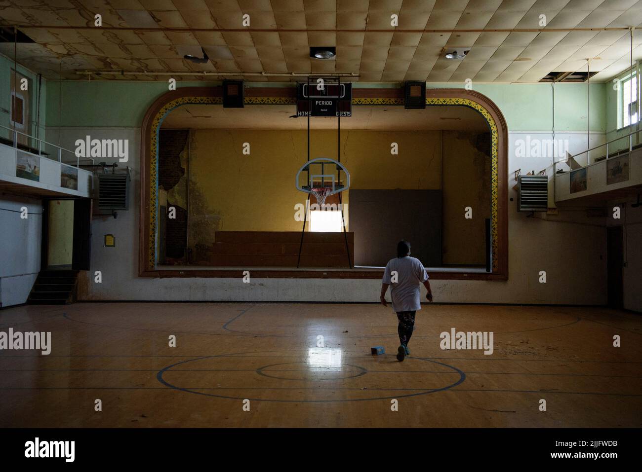 Abandoned gymnasium hires stock photography and images Alamy