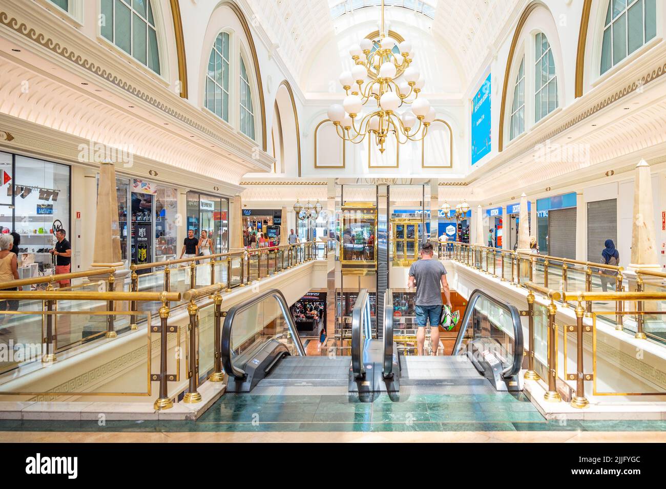 2 escalators hi-res stock photography and images - Alamy