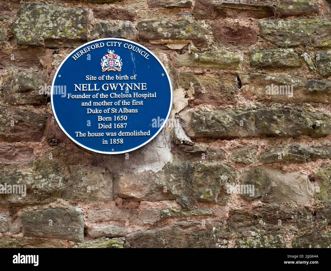 Blue plaque marking the site of the birth of Nell Gwynne in 1650 Gwynne Street Hereford Herefordshire England Stock Photo