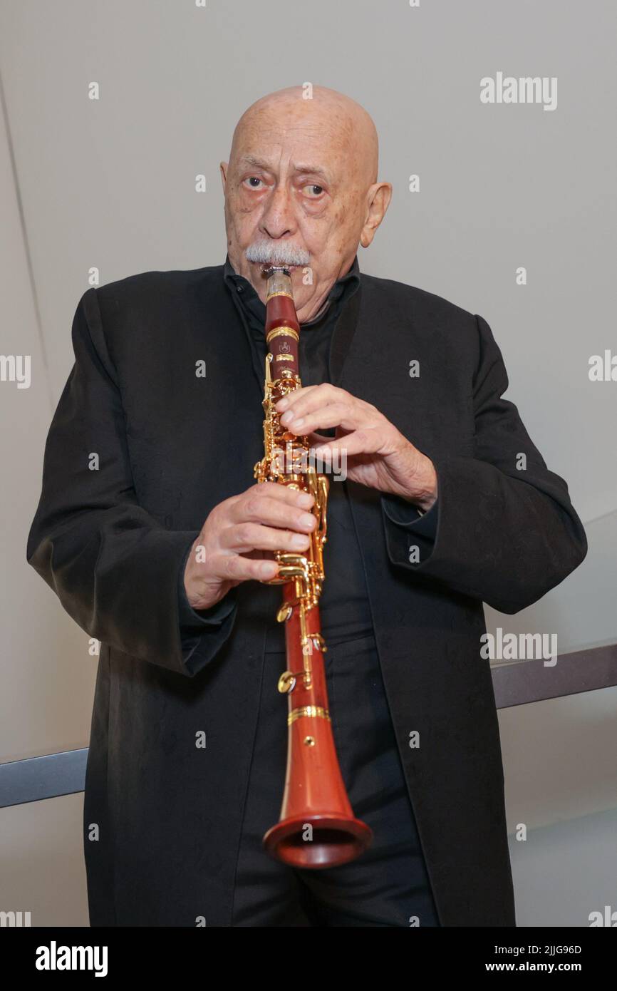 Giora feidman hires stock photography and images Alamy