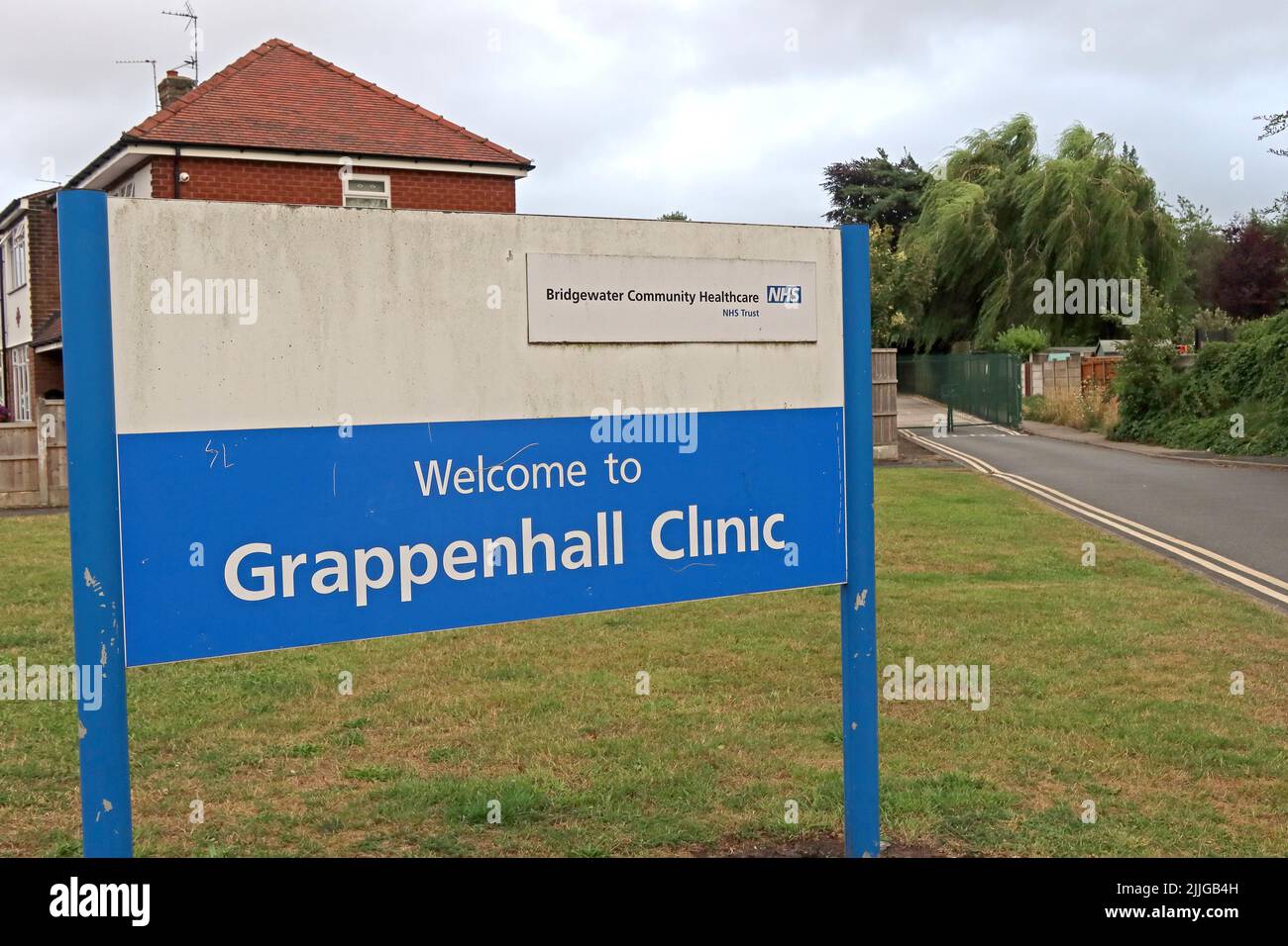 Sign to Welcome To Grappenhall Clinic,Bridgewater Community Healthcare NHS Trust, Springfield Avenue, Grappenhall,Warrington,Cheshire,WA4 2NW Stock Photo