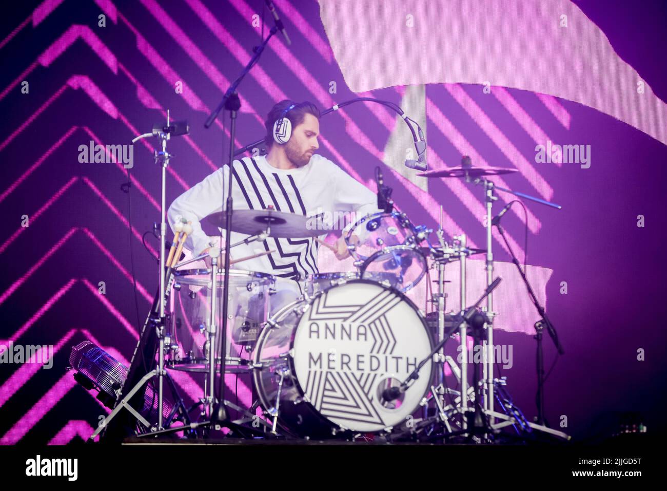 Jodrell Bank, Cheshire, UK. 24th July, 2022.  Anna Meredith performs live on the Lovell Stage at Bluedot Festival 2022 held at Jodrell Bank Observatory. Stock Photo