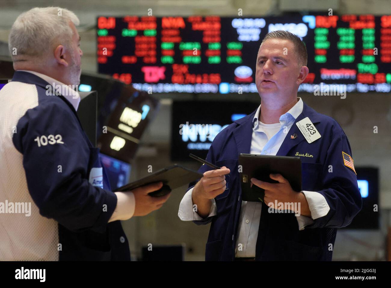 Traders work on the floor of the New York Stock Exchange (NYSE) in New York City, U.S., July 26, 2022.  REUTERS/Brendan McDermid Stock Photo