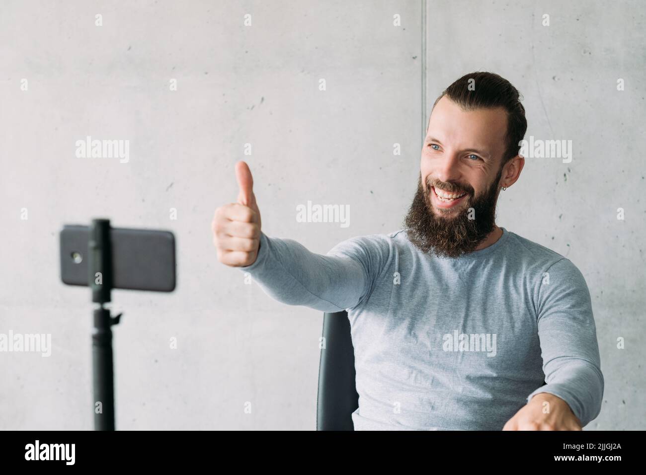social vlog man smartphone encourage subscribers Stock Photo - Alamy