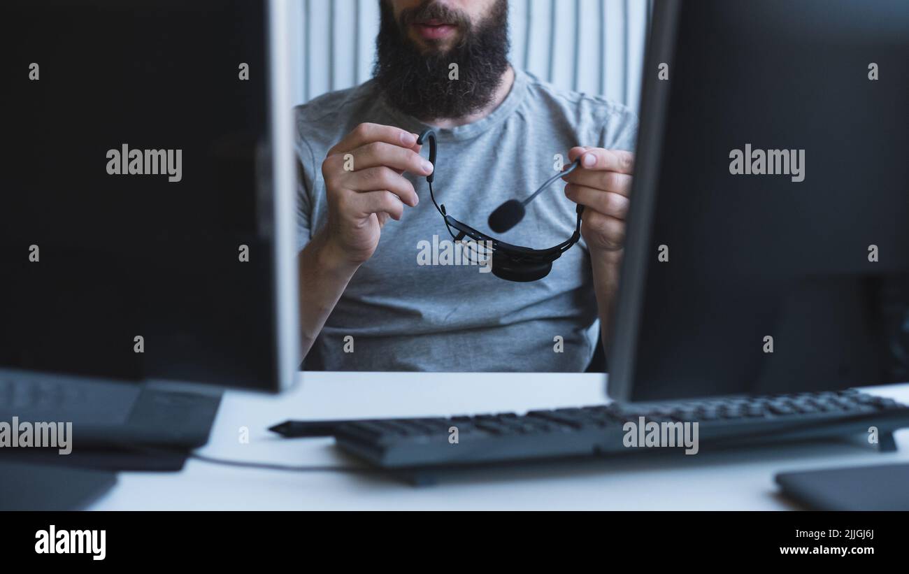 Technical support hi-res stock photography and images - Alamy