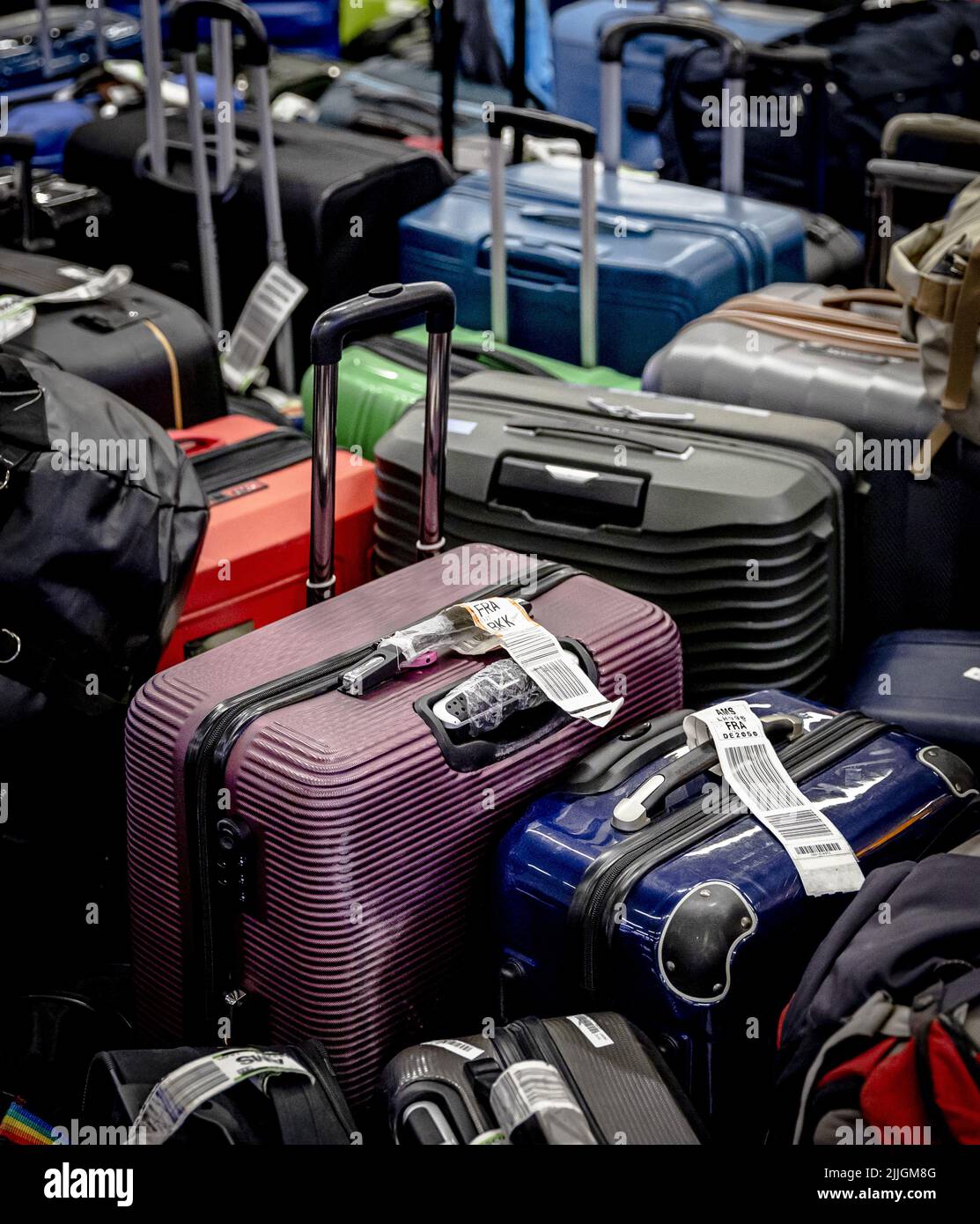 Left luggage hi-res stock photography and images - Page 3 - Alamy