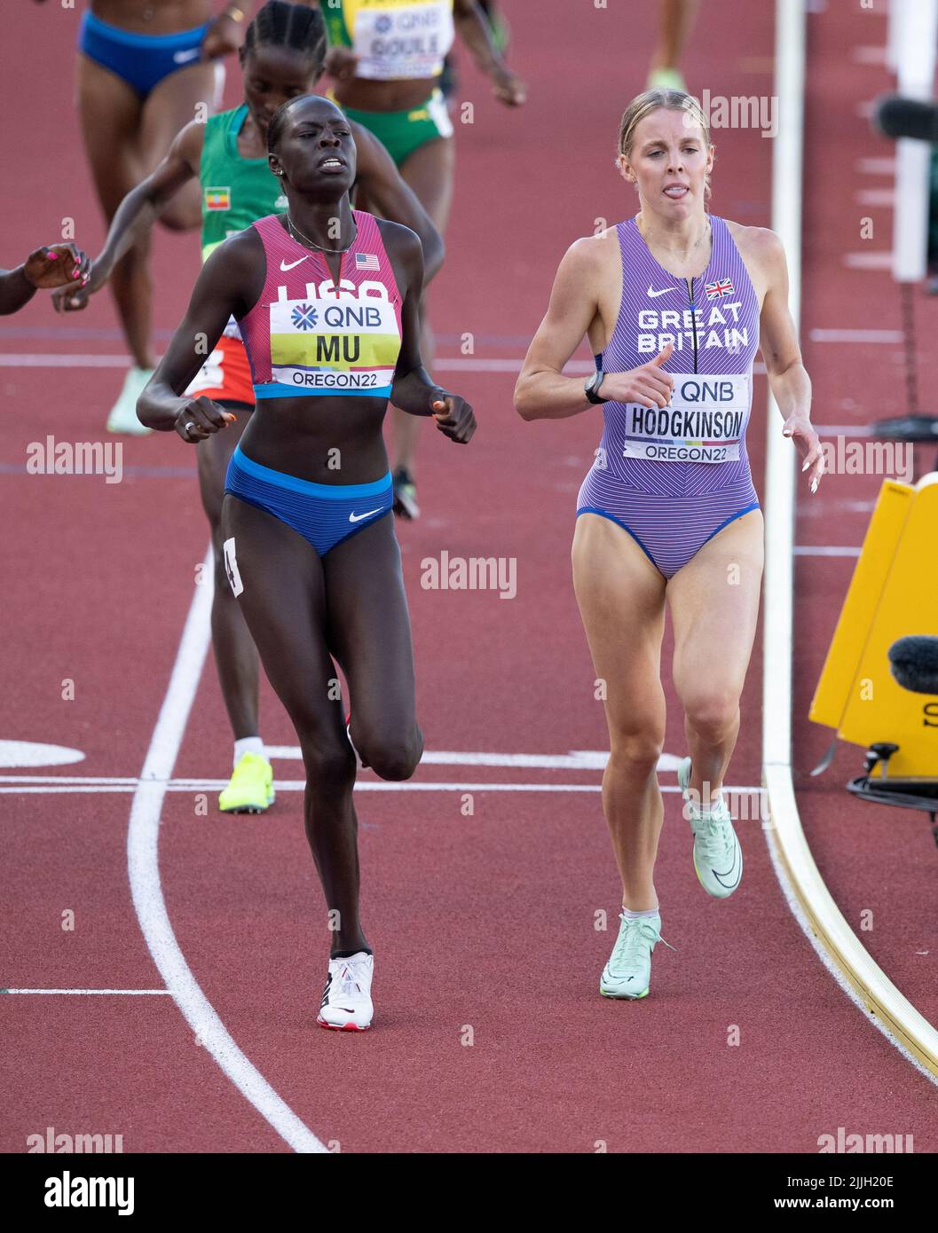 Athing Mu (USA) and Keely Hodgkinson (GB&NI) competing in the women’s