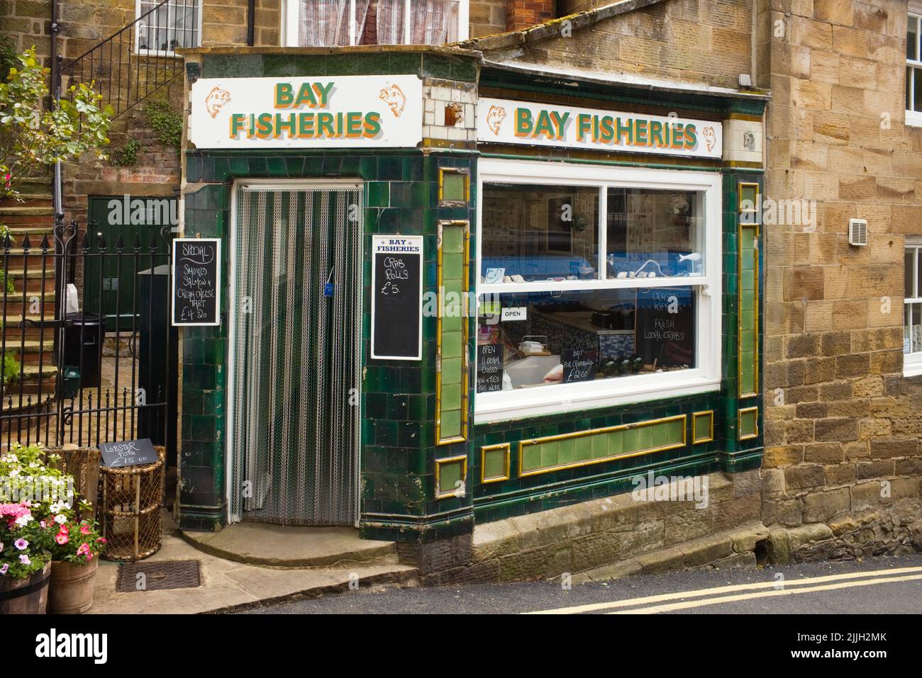 Bay Fisheries fish shop in the centre of Robin Hood's Bay Stock Photo