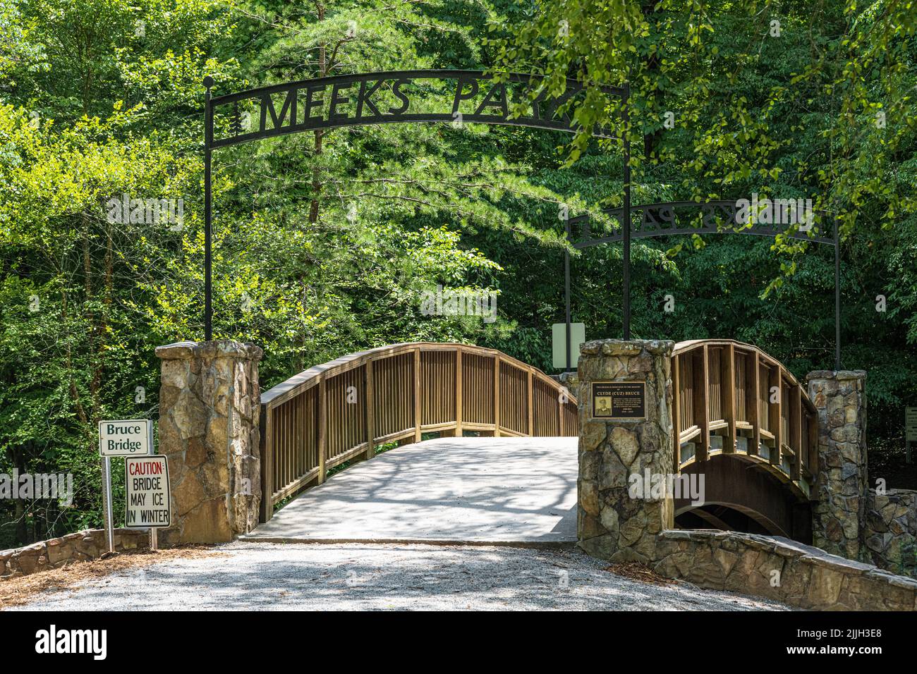Footbridge over Butternut Creek in the North Georgia Mountains at Meeks Park in Blairsville. (USA) Stock Photo