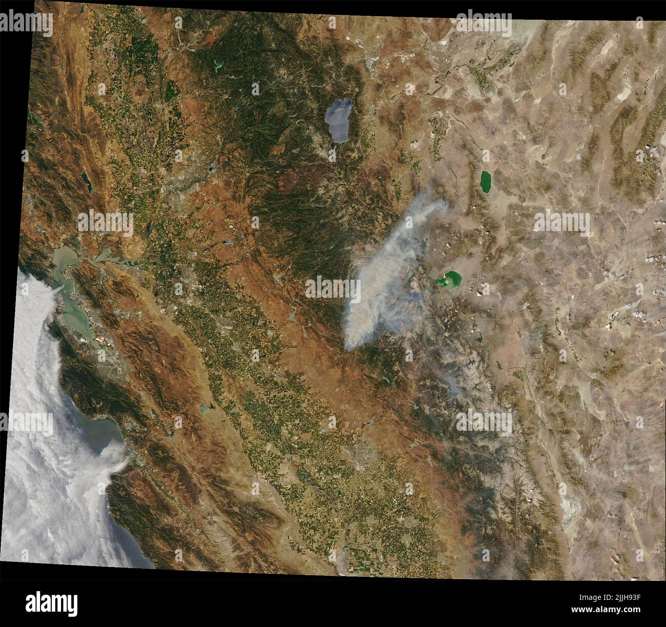 Mariposa County, United States. 24th July, 2022. Satellite view from the Aqua MODIS of the fast moving Oak Fire burning through parched forests near Yosemite National Park, July 23, 2022 as seen from Earth Orbit. The wildland fire is in Mariposa County, west of the park, has forced thousands of people to evacuate their homes. Credit: MODIS/NASA/Alamy Live News Stock Photo