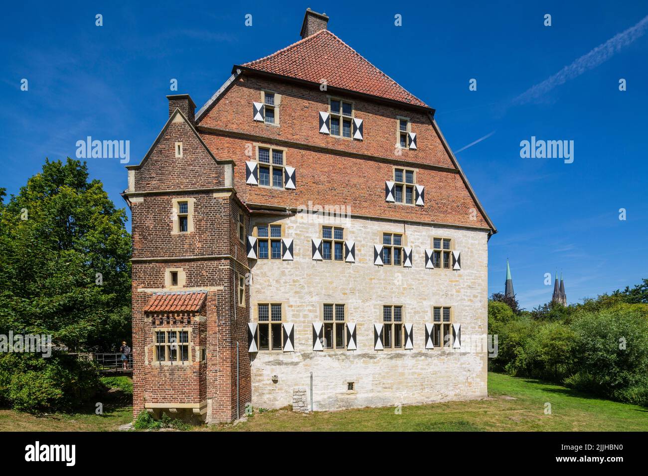 Germany, Billerbeck, Berkel, Baumberge, Muensterland, Westphalia, North Rhine-Westphalia, NRW, Kolvenburg, former moated castle, event location, exhibition venue, tourist attraction, behind the towers of the Johannis Church and the Ludgerus Cathedral Stock Photo