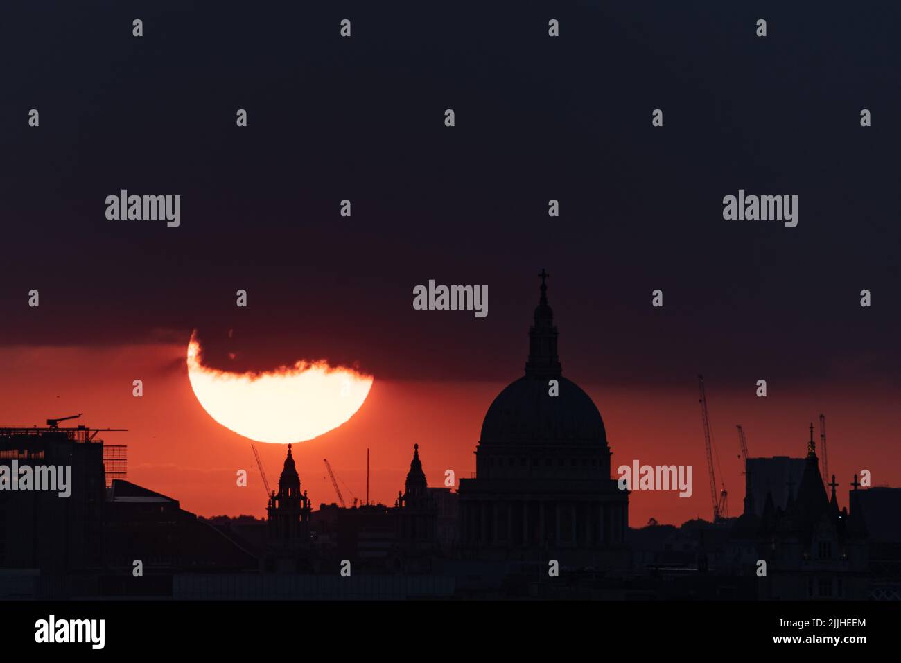 London, UK. 26th July, 2022. UK Weather: Dramatic evening sunset over St. Paul's Cathedral. Credit: Guy Corbishley/Alamy Live News Stock Photo