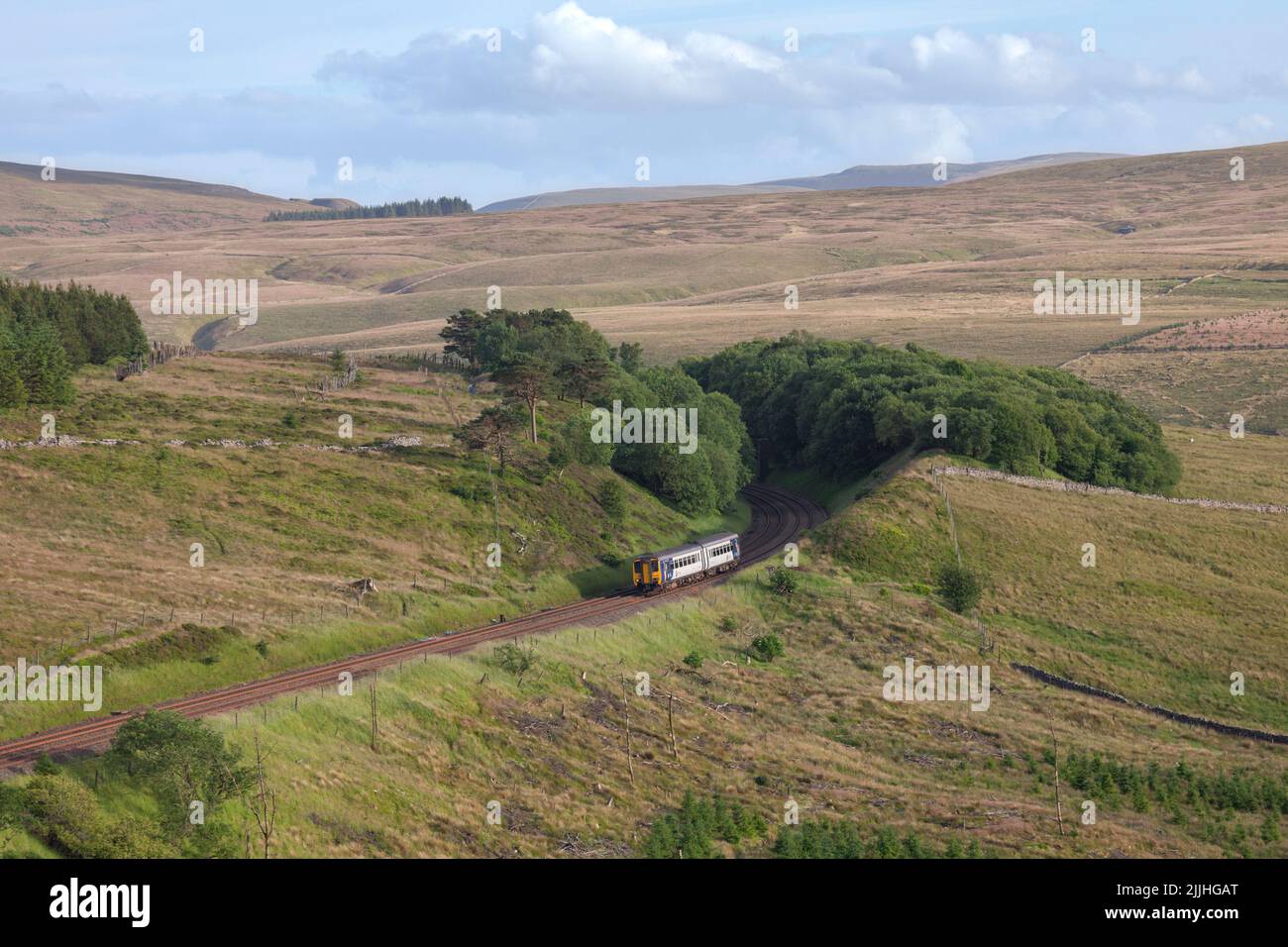 Northern Rail class 156 sprinter train in the countryside on the scenic Settle to Carlisle railway line near dent approaching Rise Hill tunnel Stock Photo