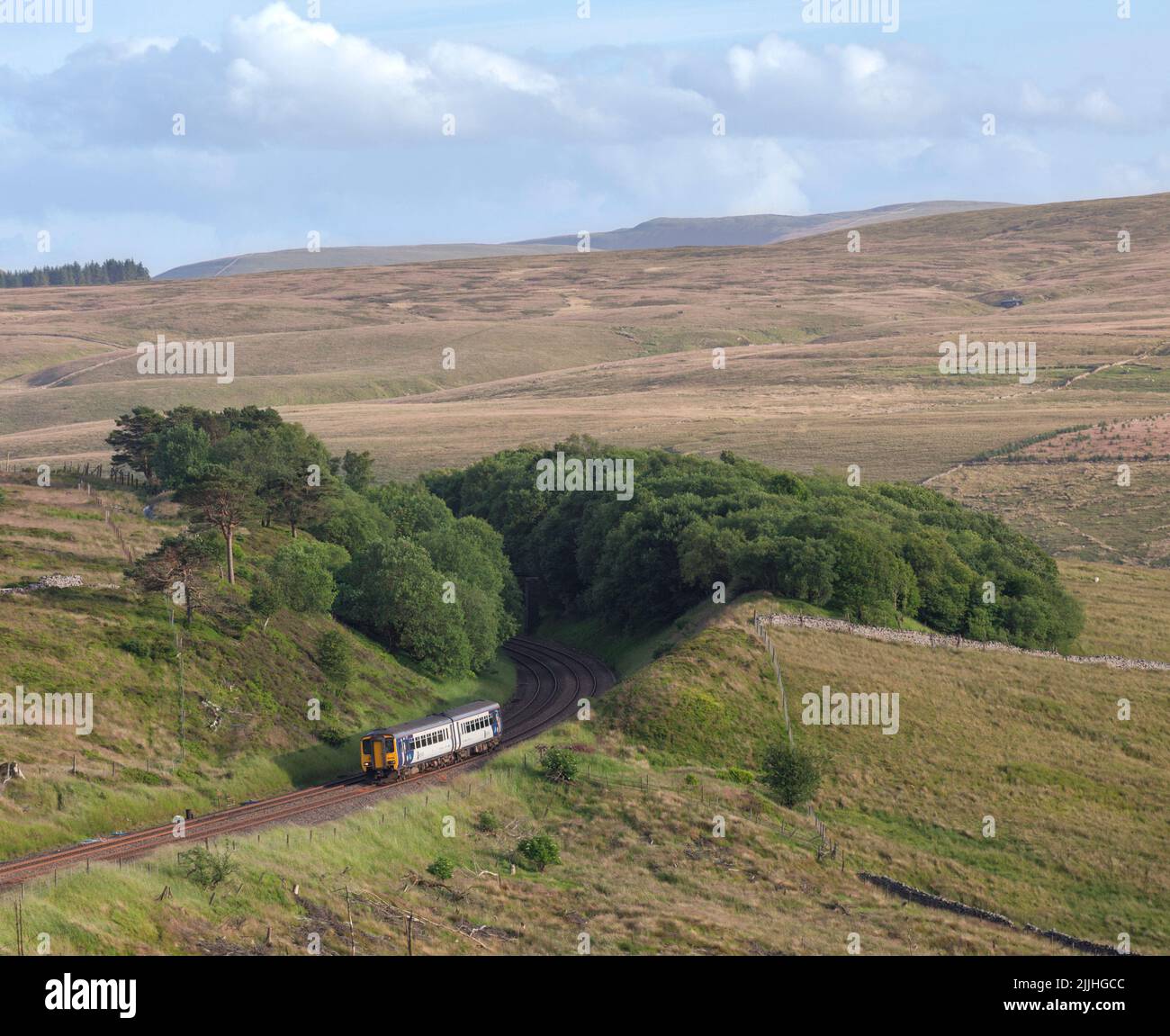 Northern Rail class 156 sprinter train in the countryside on the scenic Settle to Carlisle railway line near dent approaching Rise Hill tunnel Stock Photo