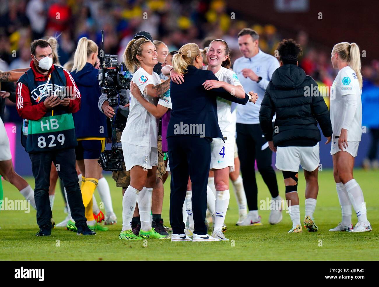 England head coach Sarina Wiegman hugs Keira Walsh at the end of the UEFA Women's Euro 2022 semi-final match at Bramall Lane, Sheffield. Picture date: Tuesday July 26, 2022. Stock Photo