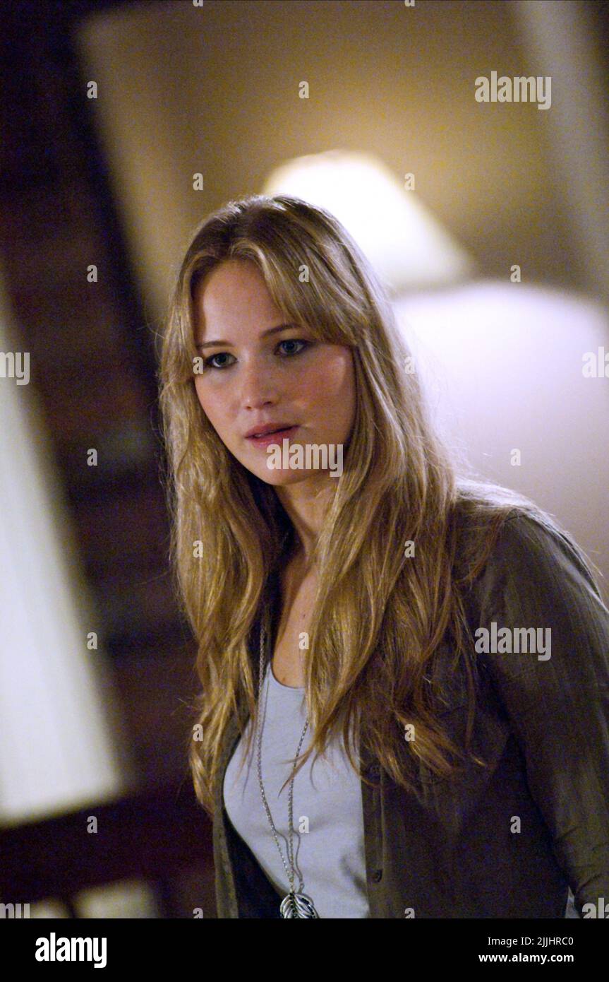 JENNIFER LAWRENCE, HOUSE AT THE END OF THE STREET, 2012 Stock Photo - Alamy, image size:863x1390