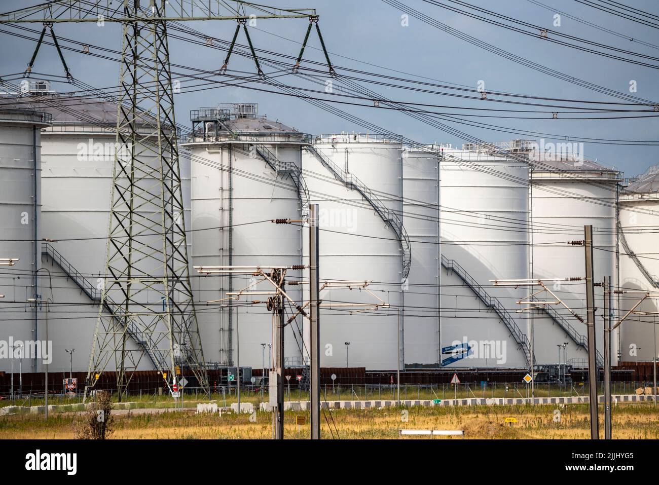 Maasvlakte Port of Rotterdam, Mississippihaven, bulk cargo area, HES Hartel Tank Terminal, petroleum products tank farm, A15 motorway, Europaweg,  Rot Stock Photo