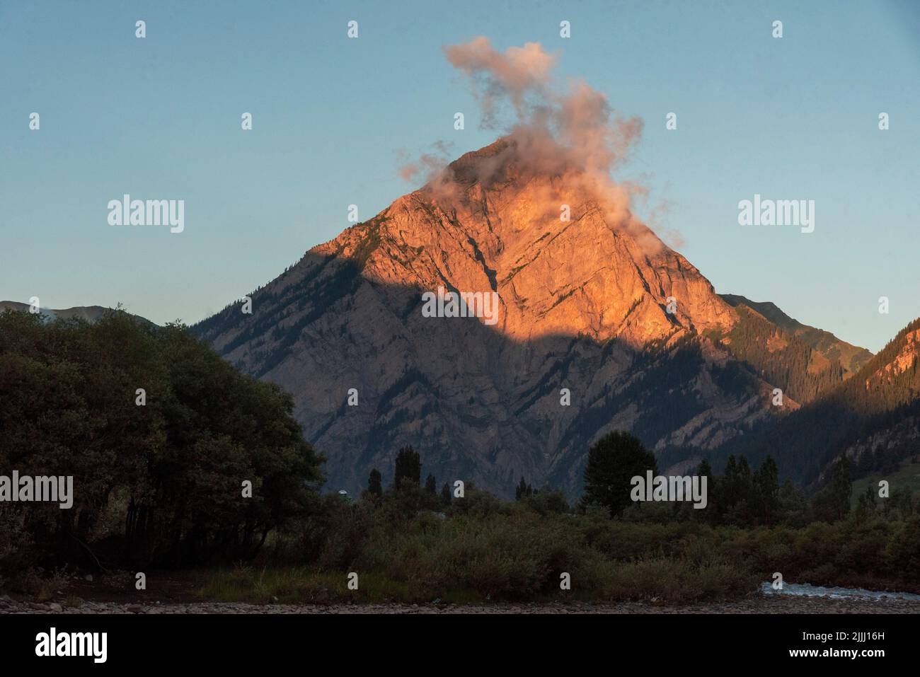 Bandipora, India. 26th July, 2022. A view of Habba Khatoon mountain peak during sunset. (Photo by Idrees Abbas/SOPA Images/Sipa USA) Credit: Sipa USA/Alamy Live News Stock Photo