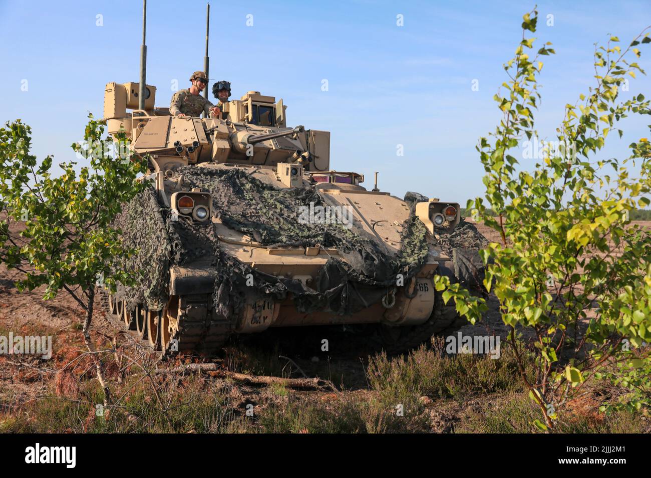 Finnish soldiers assigned to the Satakunta Jaeger Battalion, and U.S. Soldiers assigned to 3rd Armored Brigade Combat Team, 4th Infantry Division, train on the M2A3 Bradley Fighting Vehicle at Niinisalo, Finland, July 21, 2022. The 3/4th ABCT is among other units assigned to the 1st Infantry Division, proudly working alongside NATO allies and regional security partners to provide combat-credible forces to V Corps, America's forward deployed corps in Europe. (U.S. Army photo by Sgt. Andrew Greenwood) Stock Photo