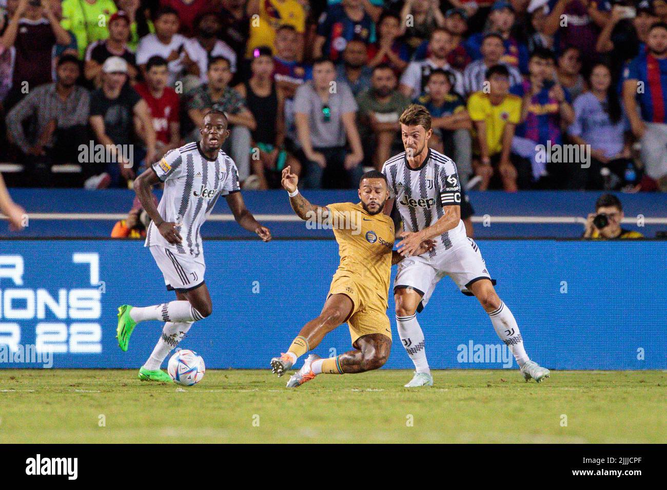 DALLAS, TX JULY 26 Barcelona forward Memphis Depay (9) clears the