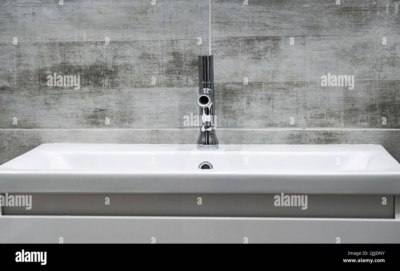 Ceramic sink hires stock photography and images Alamy
